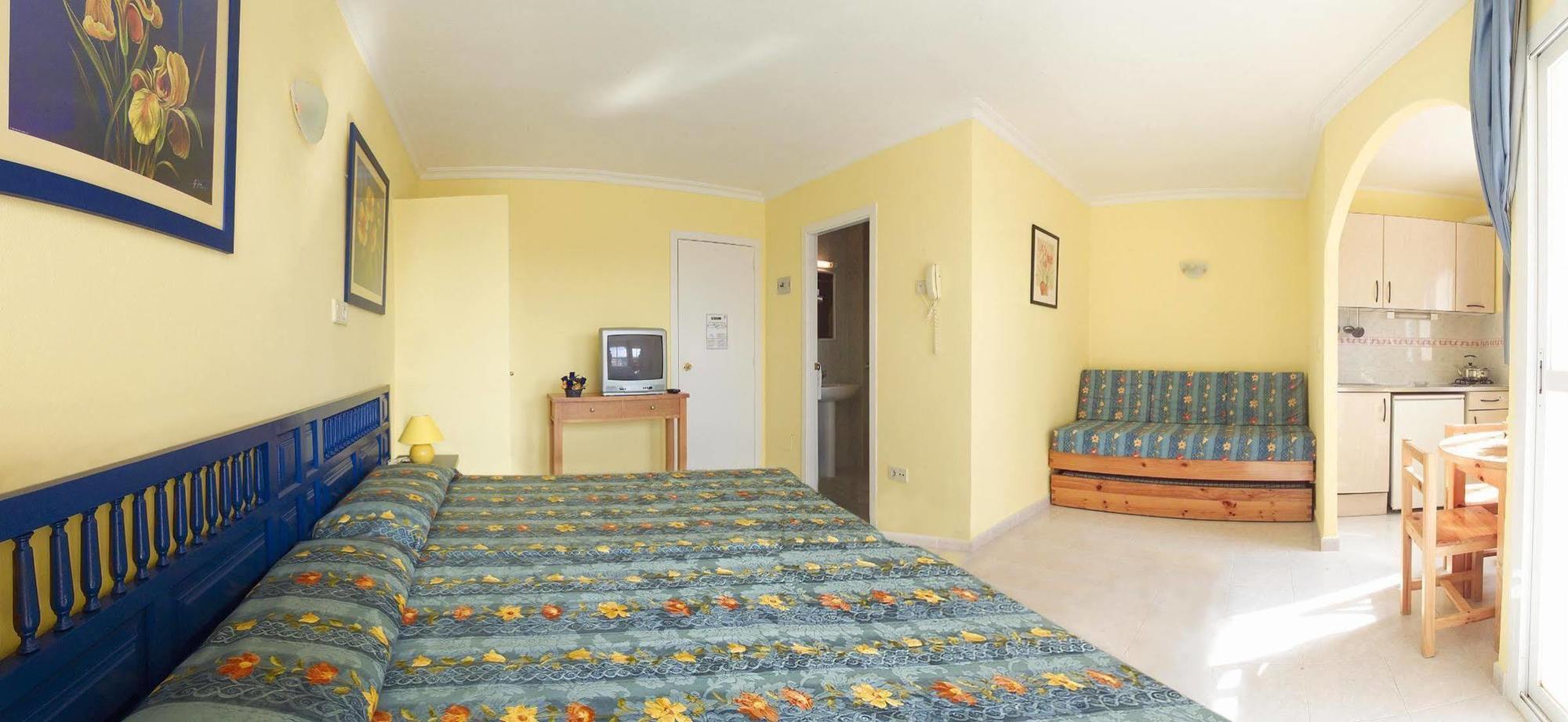 Hotel Apartamentos Vibra San Marino Sant Antoni de Portmany Стая снимка